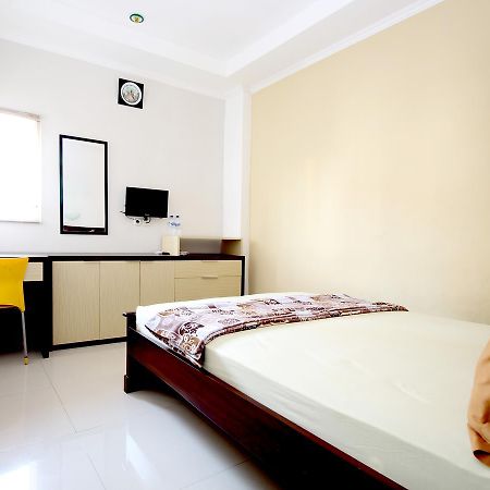 Hotel Elresas Lamongan Экстерьер фото